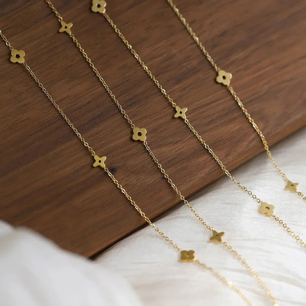 CARRIE Clover Necklace | Gold